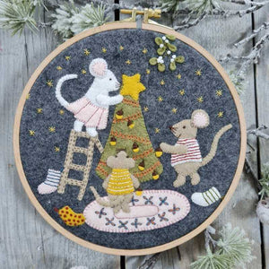 Christmas with the Mouse Family Felt Appliqué Hoop Kit | Yarn Worx