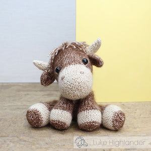 Hardicraft - Luke Highlander (Highland Cow) - Knitting Kit | Yarn Worx